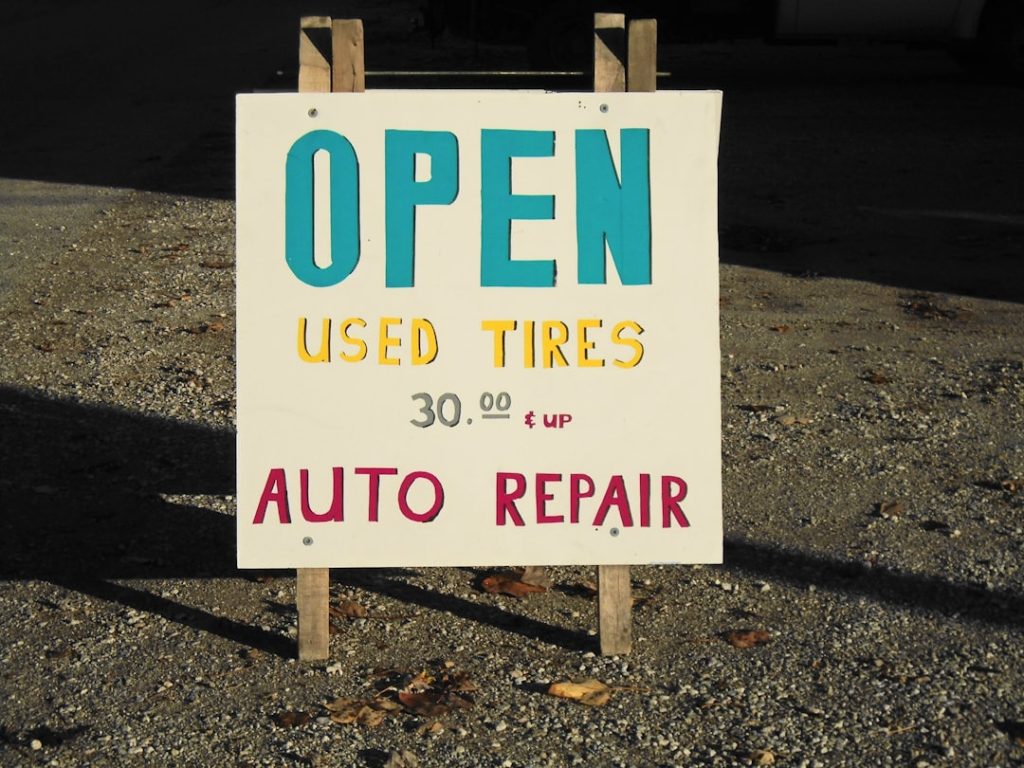 Photo auto repair shop advertising