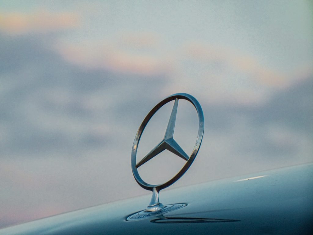 Photo mercedes headlight advertisement